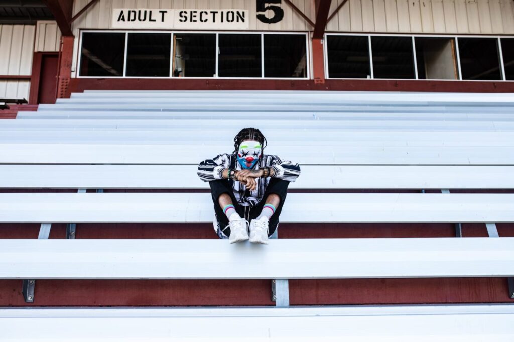 見出し
綾小路翔の「最低最悪」投稿の真相は日常的なハプニングだった
イメージフリー素材画像