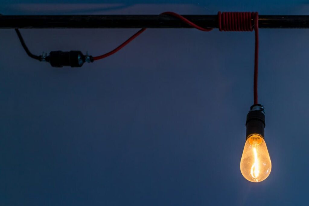 見出し
矢沢永吉と前妻・すみ子さんと離婚した理由と17年間の結婚生活
イメージフリー素材画像